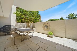 Spacious Bright Apartment With Courtyard and BBQ