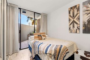 Beachside Studio With Pool and Gym Access