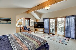 4-season Recreation: Secluded Pike River Cabin