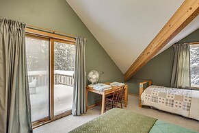 4-season Recreation: Secluded Pike River Cabin