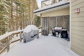 4-season Recreation: Secluded Pike River Cabin