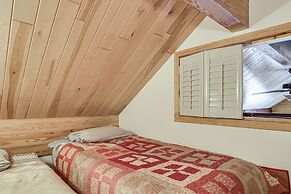 4-season Recreation: Secluded Pike River Cabin