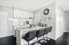 Central 3-bed Apartment in Vibrant Melbourne
