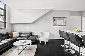 Central 3-bed Apartment in Vibrant Melbourne