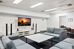 Central 3-bed Apartment in Vibrant Melbourne