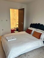 Luxury Apartment - Lakeside