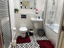 Luxury Apartment - Lakeside