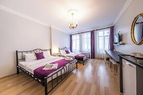Frame Luxury Apartments