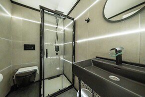 Frame Luxury Apartments