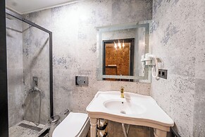 Frame Luxury Apartments