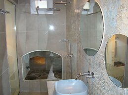 Efis Apartments