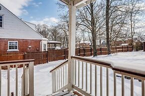 Cincy Area Bungalow w/ Deck & Yard, Pets Welcome!