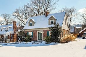 Cincy Area Bungalow w/ Deck & Yard, Pets Welcome!
