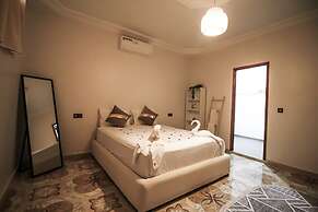 Redmoon Villa & Riad