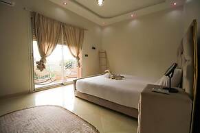 Redmoon Villa & Riad