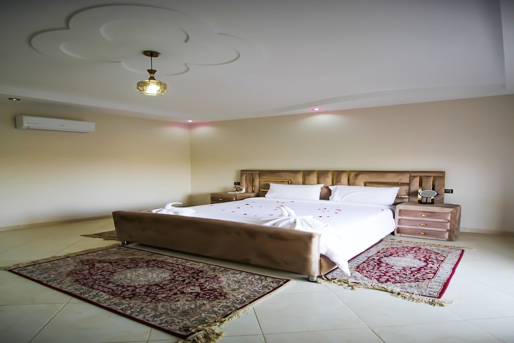Redmoon Villa & Riad
