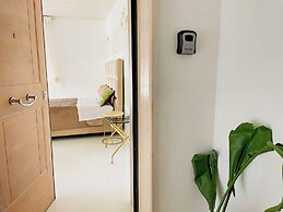 Mora Suite