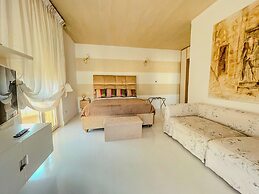 Mora Suite