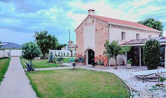 Villa Nides