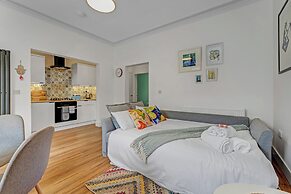 Stylish 2-bed Villa · Garden · Central Edinburgh