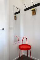 Snug 2-bed Townhouse Near Bustling Shops