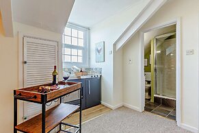 1605 by the sea