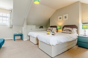 1605 by the sea