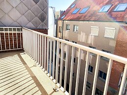 Sea-view Apartment on Zeedijk