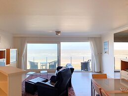 Sea-view Apartment on Zeedijk