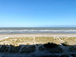 Sea-view Apartment on Zeedijk