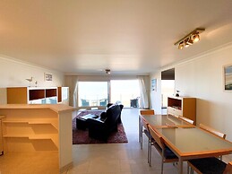 Sea-view Apartment on Zeedijk