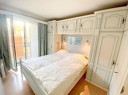 Sea-view Apartment on Zeedijk