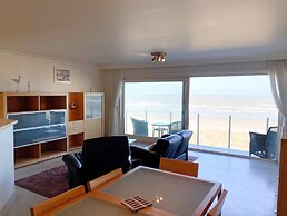 Sea-view Apartment on Zeedijk
