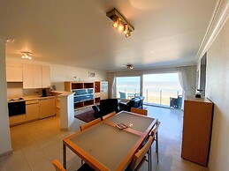 Sea-view Apartment on Zeedijk