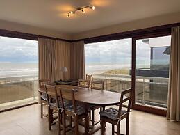 Seaside Apartment by the Zeedijk Promenade