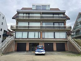 Seaside Apartment by the Zeedijk Promenade