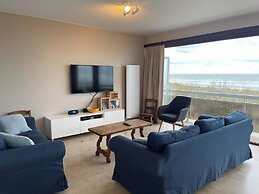 Seaside Apartment by the Zeedijk Promenade