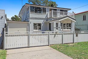 Metawisebnb Waterfront 3BR Coastal Escape
