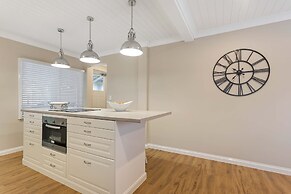 Metawisebnb Waterfront 3BR Coastal Escape