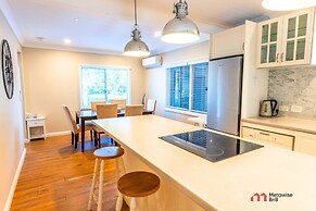 Metawisebnb Waterfront 3BR Coastal Escape