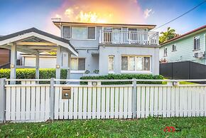 Metawisebnb Waterfront 3BR Coastal Escape