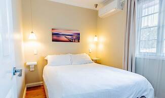 Metawisebnb Waterfront 3BR Coastal Escape