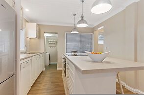 Metawisebnb Waterfront 3BR Coastal Escape
