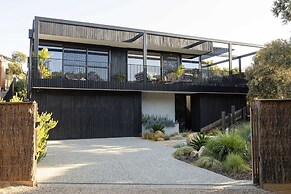 The Luxe Seabreeze Heated Pool Spa Cinema