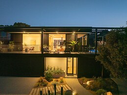The Luxe Seabreeze Heated Pool Spa Cinema