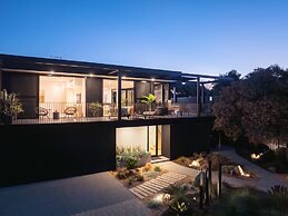 The Luxe Seabreeze Heated Pool Spa Cinema
