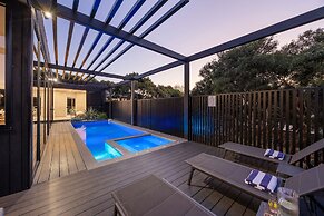 The Luxe Seabreeze Heated Pool Spa Cinema