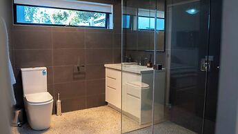 Sanctuary on Stanhope - Art & Modern Luxury