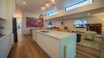 Sanctuary on Stanhope - Art & Modern Luxury