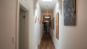 Sanctuary on Stanhope - Art & Modern Luxury